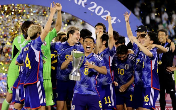 U-23アジア杯を制し、喜ぶ日本の選手たち=ロイター