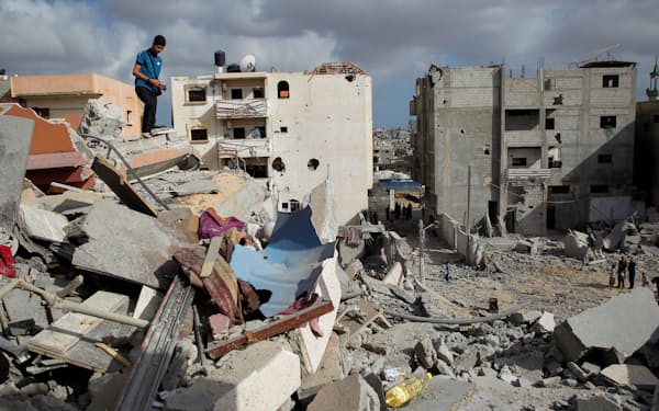 パレスチナ自治区ガザ南部ラファで、イスラエル軍の攻撃により破壊された建物（5日）=ロイター共同