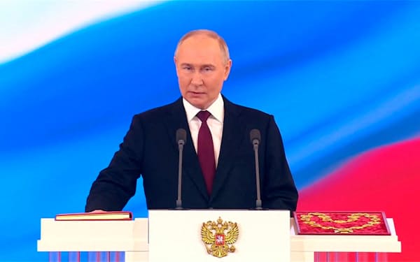 ロシアのプーチン大統領は通算5期目となる就任式に臨んだ（7日、ロシア大統領府提供）=ロイター