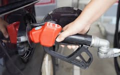 レギュラーガソリンの店頭価格は国の補助金で抑えられている