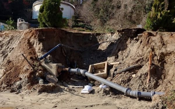 能登半島地震で損傷した浄水場の配管（石川県七尾市）