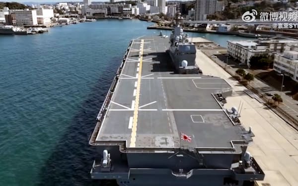 SNSで拡散した、海上自衛隊の護衛艦をドローンで撮影したような動画の一場面（「微博（ウェイボ）」から）=共同