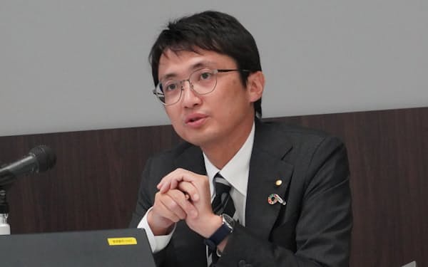 中央可鍛工業の武山社長は省人化や人的投資に取り組むと説明した（10日、名古屋市）