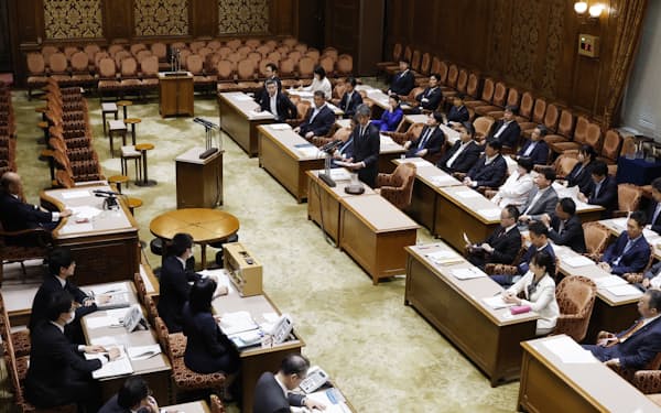 初めて開催された参院の政治改革特別委員会（10日）