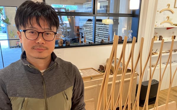 ウッドワークの岡村貴弘社長(5月、東川町の本社)