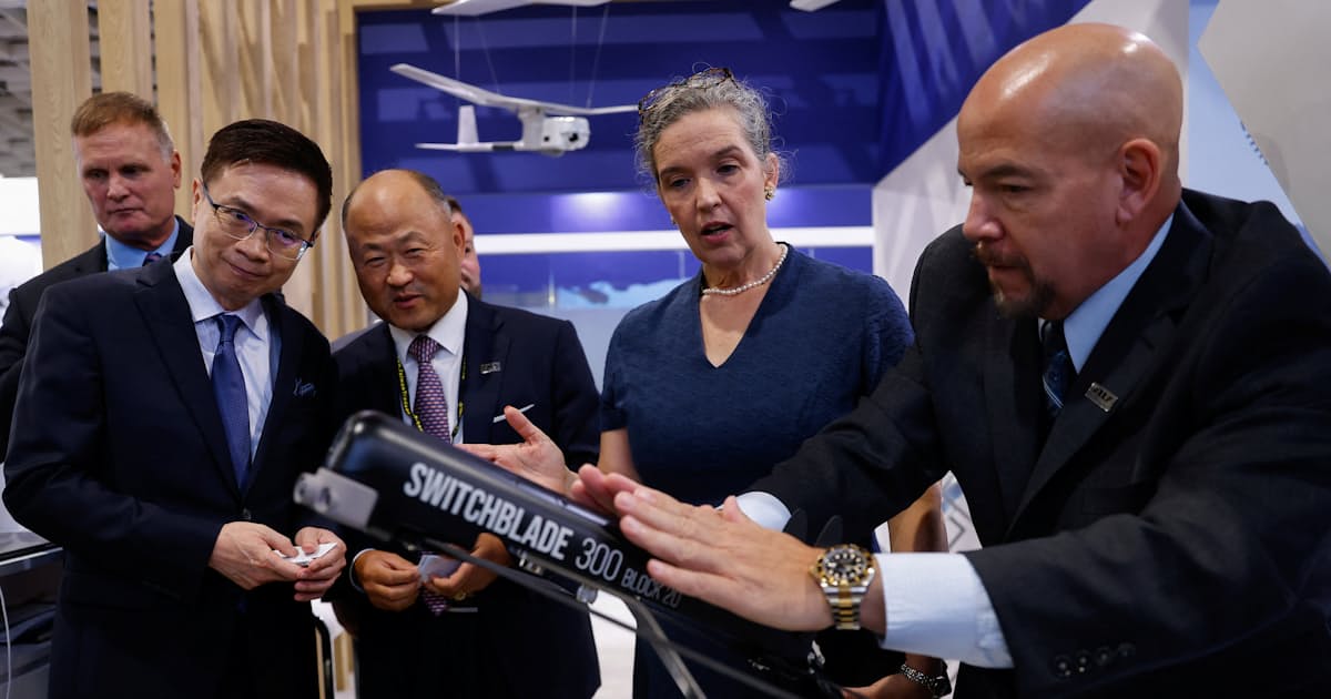 アメリカ、台湾に自爆型無人機「スイッチブレード」売却へ 中国にらみ防衛支援 - 日本経済新聞