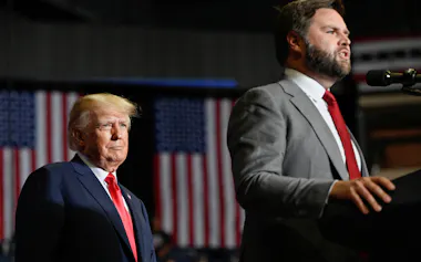 トランプ氏が自分に極めて近いJ・D・バンス上院議員を副大統領候補に選んだのは今、いかに自信を深めているかを物語っているという=ロイター