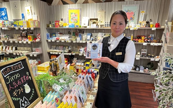 「ジーモ」では、文具店のノウハウを生かして商品の陳列を工夫している(長崎市)