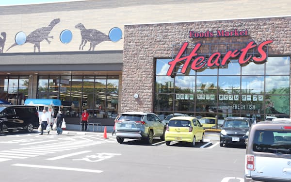 12日オープンした「ハーツ恐竜」(福井市)