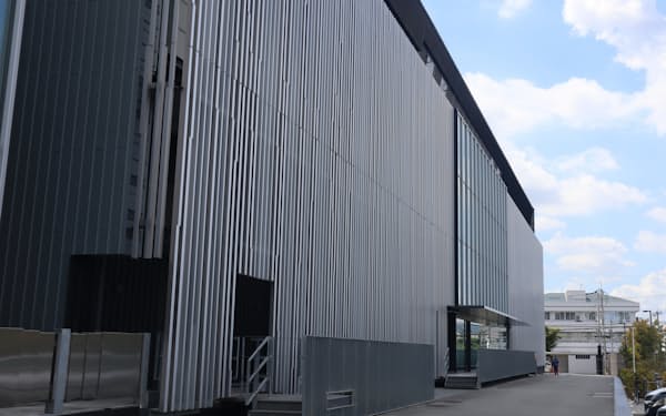 NTTコミュニケーションズの大阪第7データセンター(12日、大阪府茨木市)