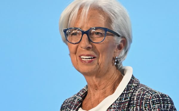 ラガルド総裁は追加利下げは「データ次第」と説明してきた(写真は7月)=ロイター