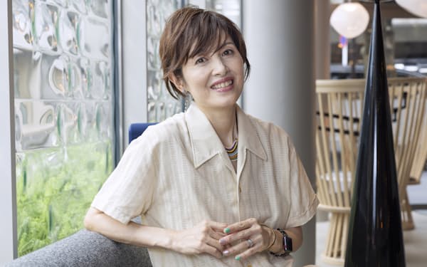 おぎのめ?ようこ 1968年千葉県生まれ。84年「未來航海 ―Sailing―」でデビュー。「ダンシング?ヒーロー?Eat You Up?」などダンサブルな楽曲を中心にヒット曲多數。11月16日は金沢で、2025年1月29、30、31日はそれぞれ神戸、大阪、京都でライブを開催予定