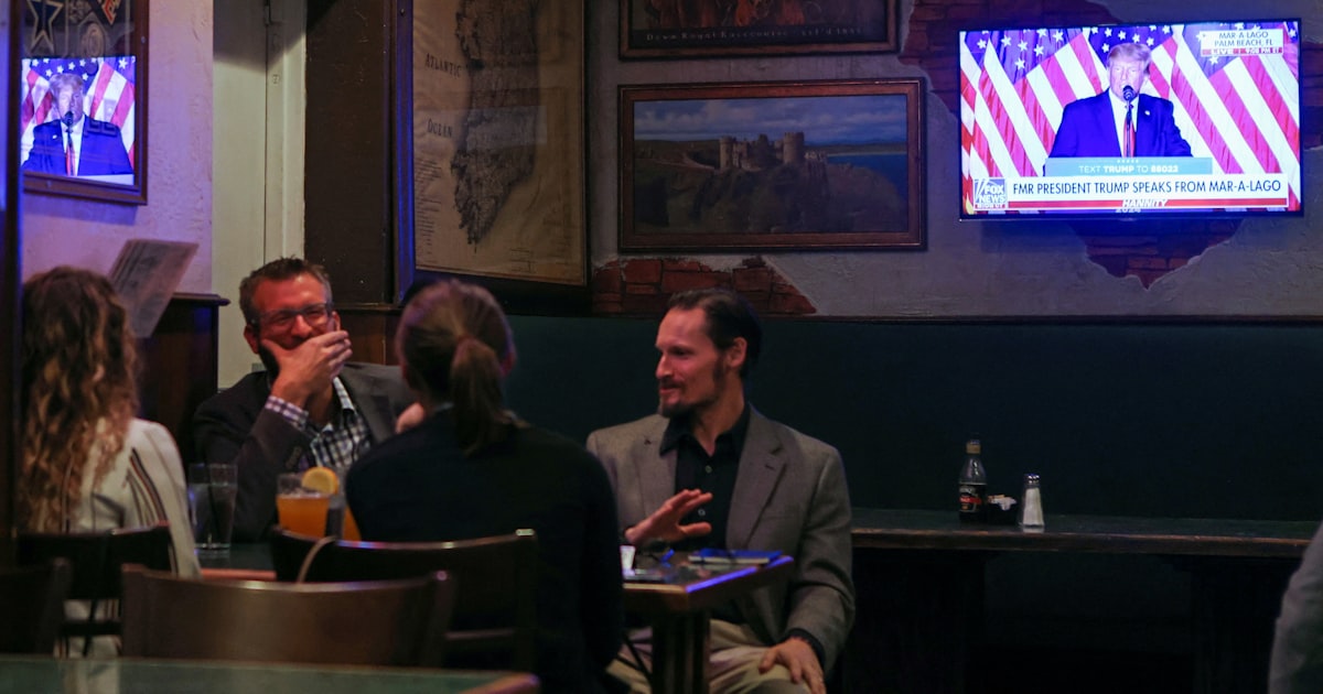 アメリカ大統領選挙、マスコミ信頼度が過去最低 主戦場はSNSに - 日本経済新聞