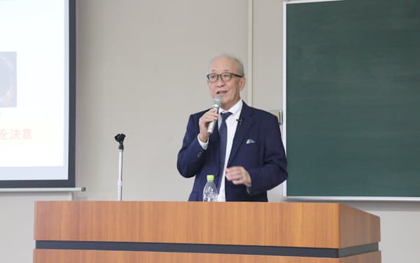 福井市內のセミナーで講談する高木社長(22日)