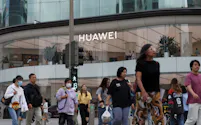ファーウェイのスマホは中国で復調が続く(北京市の店舗)=ロイター