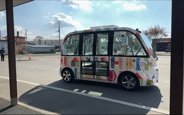 特定條件下で運転手が不要な「レベル4」での実証走行を始める(25日、北海道上士幌町)=上士幌町提供