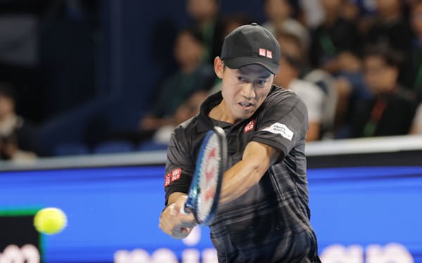 バックハンドは一段と精度を増した印象を受ける=共同