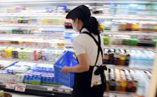 昭和が縛る「年収の壁」 正社員=長時間労働の打破を