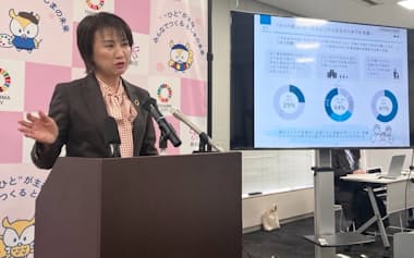 記者会見する豊島区の高際みゆき区長(2日、東京都豊島区)