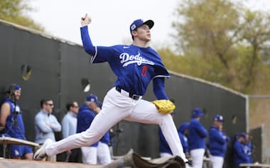 ドジャース春季キャンプで佐々木朗希は魔球「スプリット」で捕手陣を驚かせている=AP