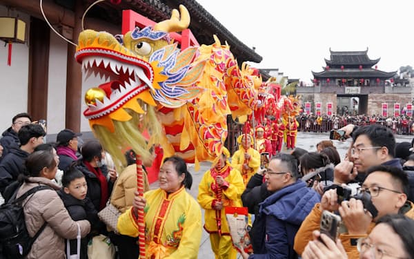 中国の25年の春節休暇は1月下旬に始まった(2月、安徽省黄山市)=共同