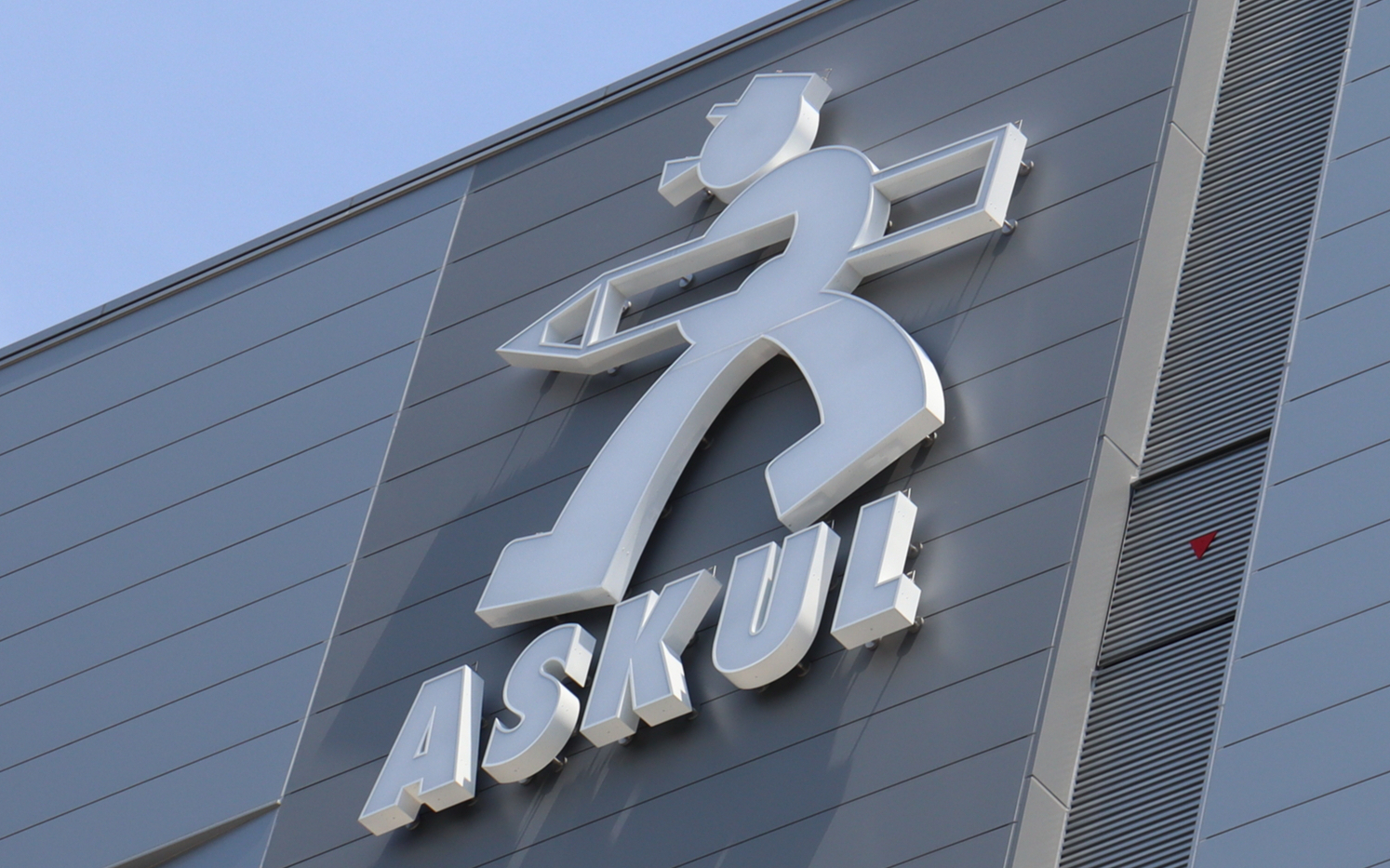 今日の株価材料(新聞など、19日)アスクル、今期純利益56%減 自社株買い80億円