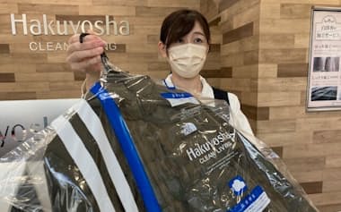 白洋舎はクリーニングの洋服カバーのリサイクルに着手する(東京都大田区)
