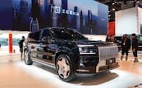 上海国際自動車ショーで展示されるZeekr(ジーカー)のPHV「9X」(24日、中国・上海市)=沢井慎也撮影