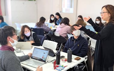 福祉医療マネジメント研究科ではチーム学習が必修科目になっている=文京学院大提供