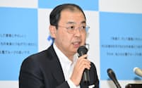 九州電力の長期経営計画について説明する西山勝・取締役常務執行役員(19日、福岡市)
