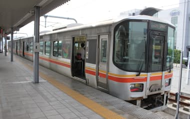 全国の赤字ローカル線が存亡の危機に立たされている(写真は姫新線の車両)