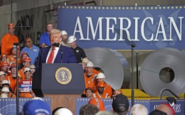 トランプ米大統領は自身のSNSを通じて「米国第一」「常識の革命」などを訴えてきた=共同