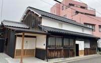 江戸時代後期に建てられたという千代屋も宿泊施設のひとつだ(香川県三豊市)