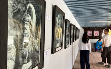 ダルバール広場に展示されている歴代の国王の肖像