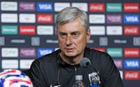 インテル・ミラノ戦を前に、記者会見する浦和・スコルジャ監督(20日、シアトル)=共同