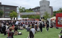キャンパス周辺を芸術をテーマに活性化する取り組みの第1弾「衣笠アートヴィレッジ フェスティバル」には約1万2000人が訪れた(6月)