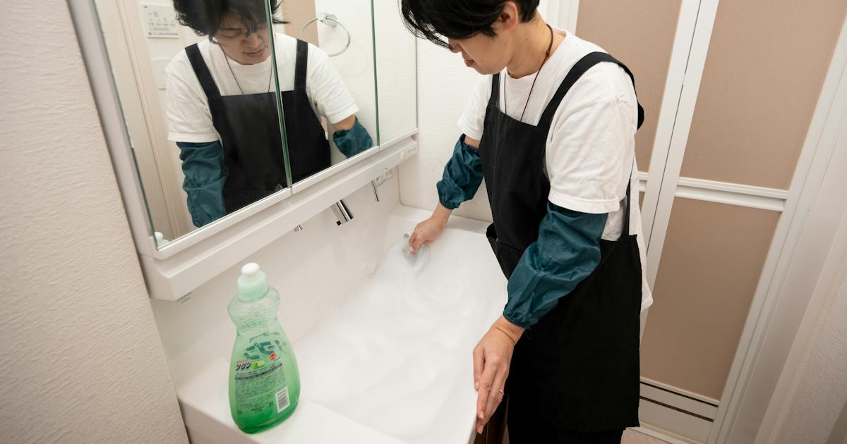 くすんだ鏡や蛇口…洗面所の楽ちん掃除術 台所用洗剤が大活躍