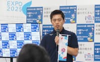 記者会見する大阪府の吉村洋文知事(29日、大阪市)