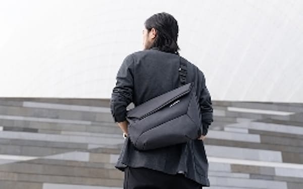 変身するスリングバッグ