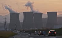 フランスは総発電量の67%を原発が占める(仏東部ビュジェ)=AP
