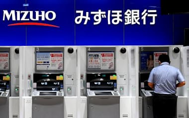 みずほ銀行のATM(東京都千代田区)