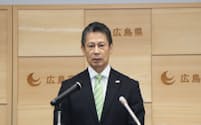 4期16年での退任を表明した広島県の湯崎知事(20日、広島市)