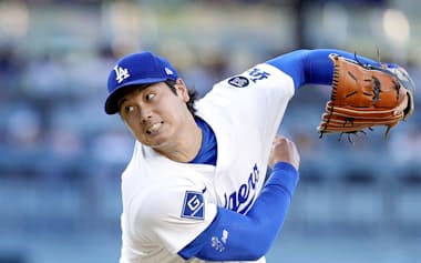 8月のレッズ戦に先発した大谷はドジャース移籍後初白星、約2年ぶりの勝利投手になった=共同