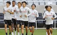 米国戦へ向け、最終調整する町野(左から4人目)ら日本代表(コロンバス)=共同