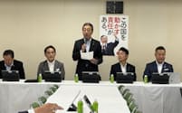 自民党の会合であいさつする星野剛士外交部会長(11日、党本部)