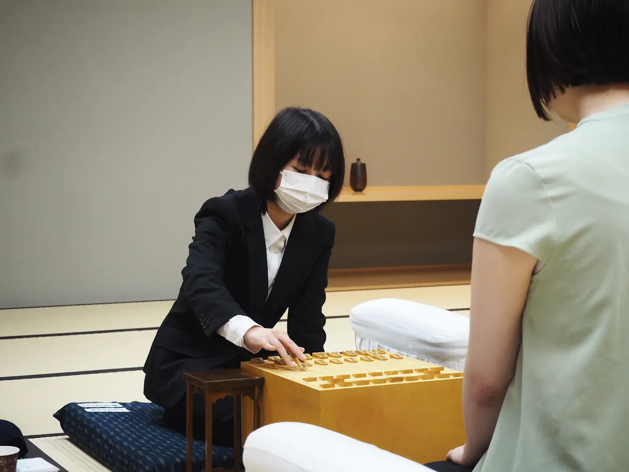 将棋女流王座戦 西山女流二冠vs中女流三段の挑戦者決定戦始まる - 日本経済新聞