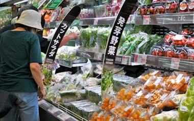 スーパーセンタートライアル宮田店の野菜売り場(福岡県宮若市)