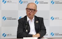 記者会見する寺村英信局長(17日、名古屋市)