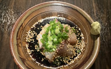 こつこつ庵のりゅうきゅうは注文を受けてから刺し身をおろしてタレにあえる(大分市)