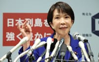 自民党総裁選で訴える政策を発表する高市早苗前経済安全保障相(19日、国会内)